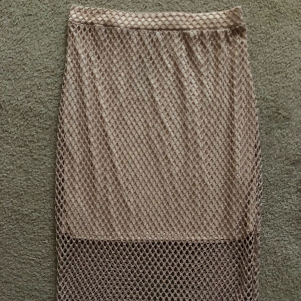 ✖️Fashion nova tan netted skirt✖️